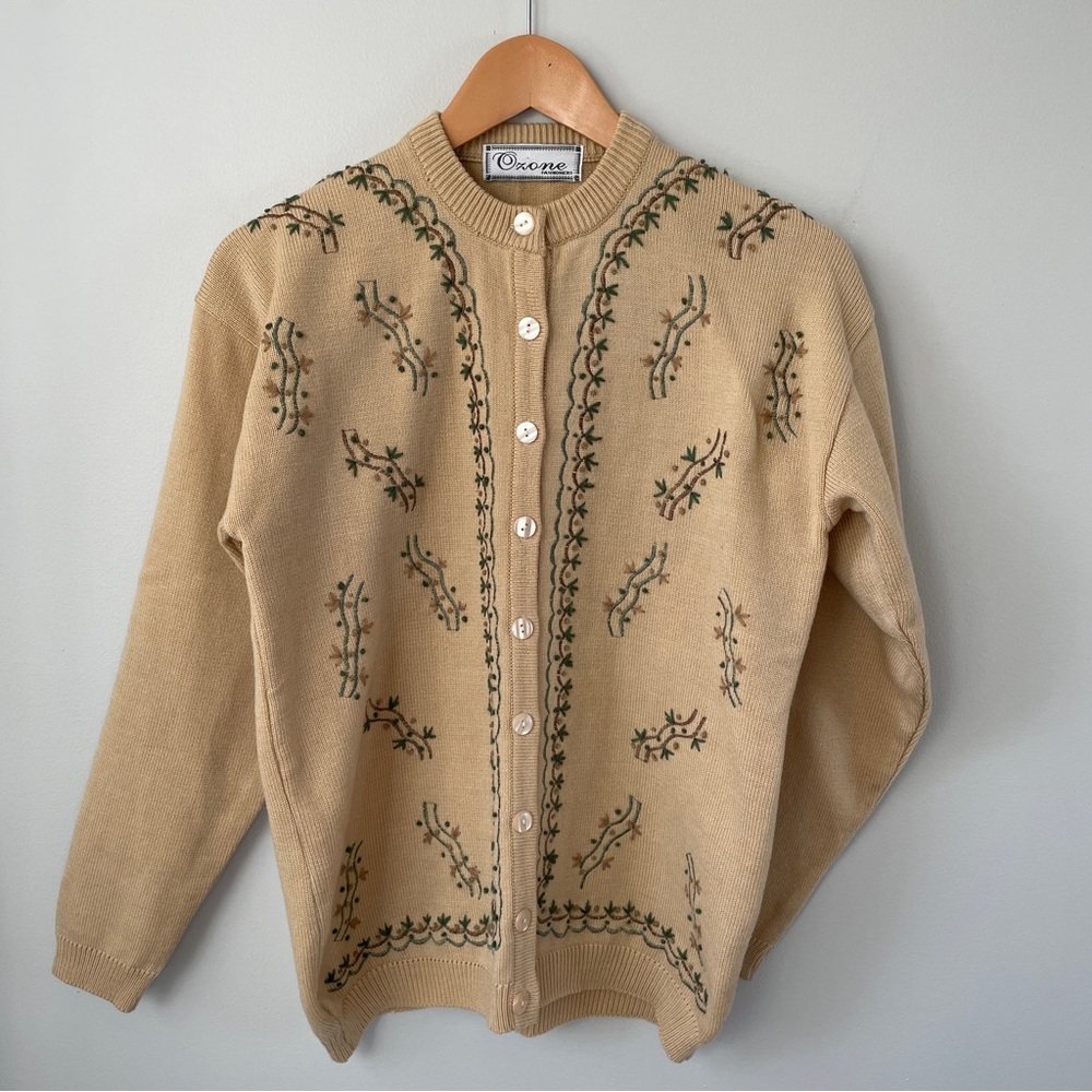 Chic Cream Cardigan with Embroidered Details